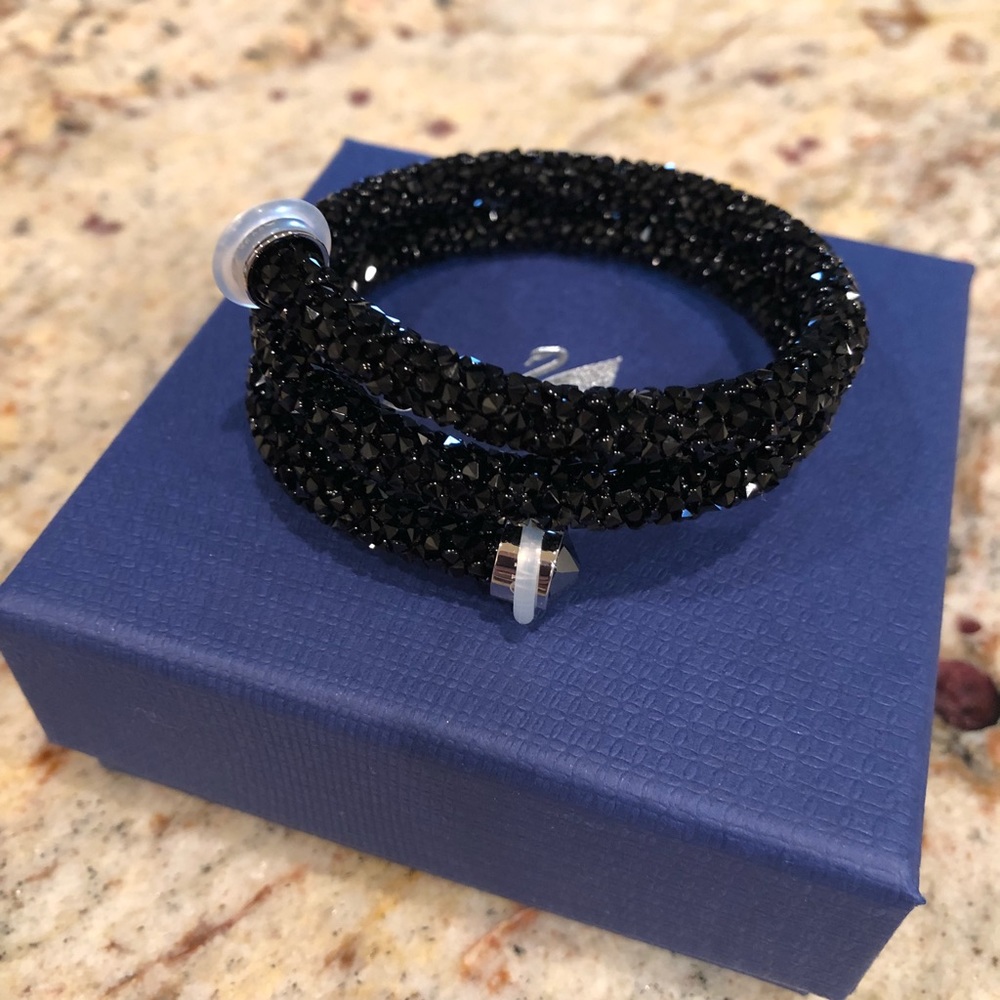 Price ✂️ Swarovski Rolled Rocks Bangle